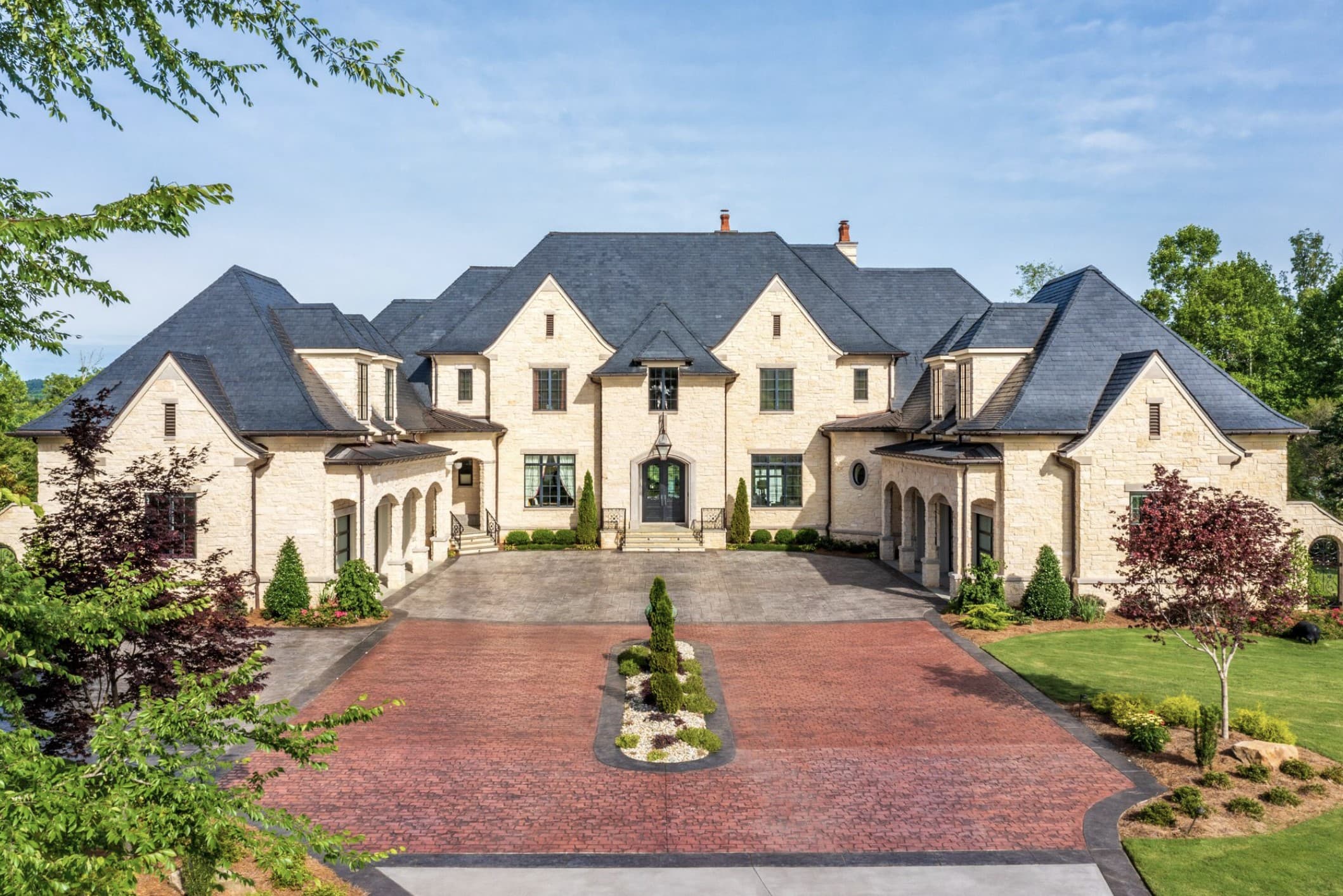Traditional luxury custom home from the Versailles Luxury Homes portfolio